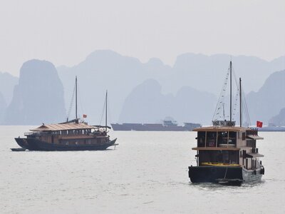 halong-bay-unesco-world-heritage-site boat
